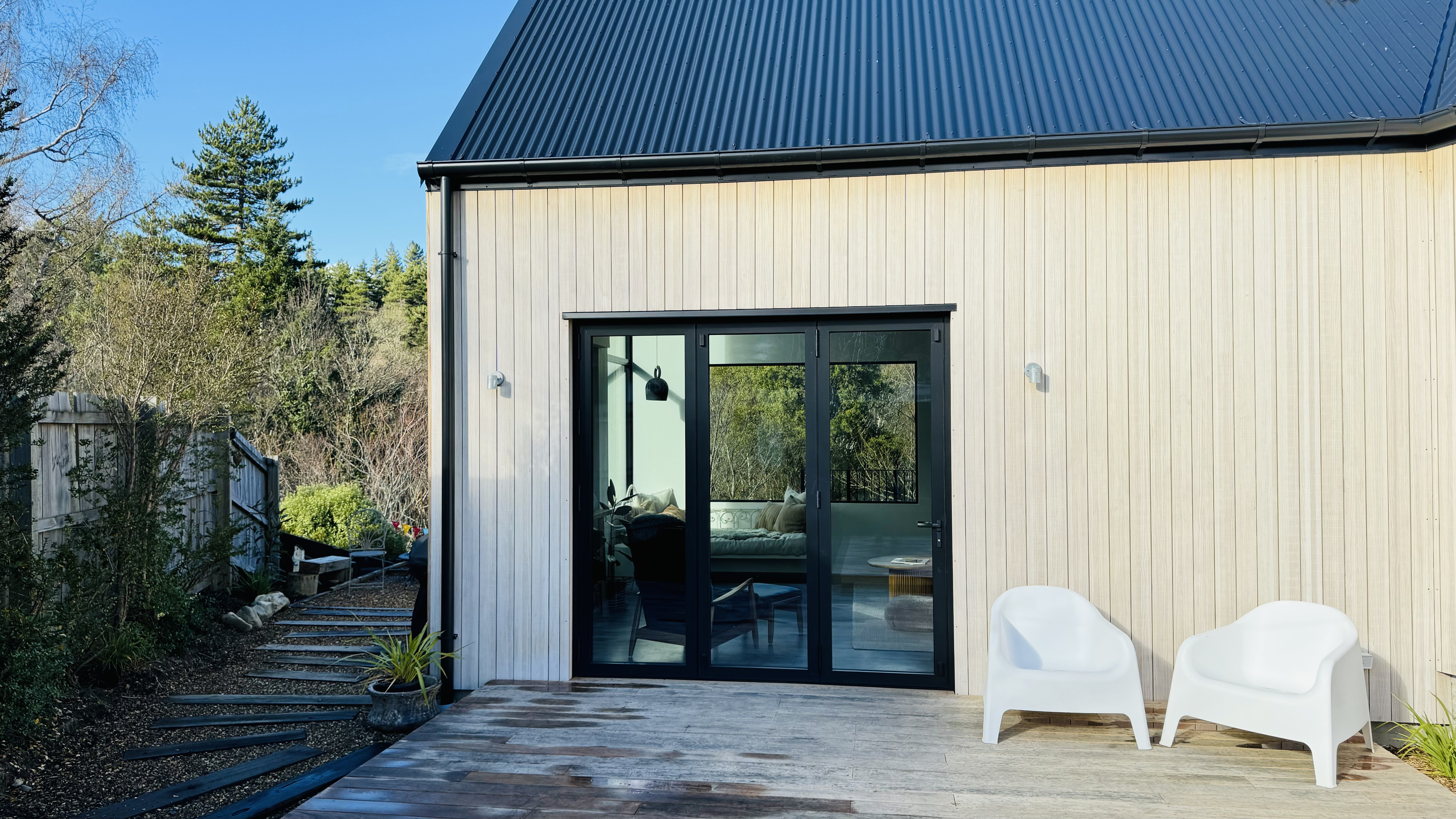 Exterior revealing SIPs construction and thermally broken building envelope details